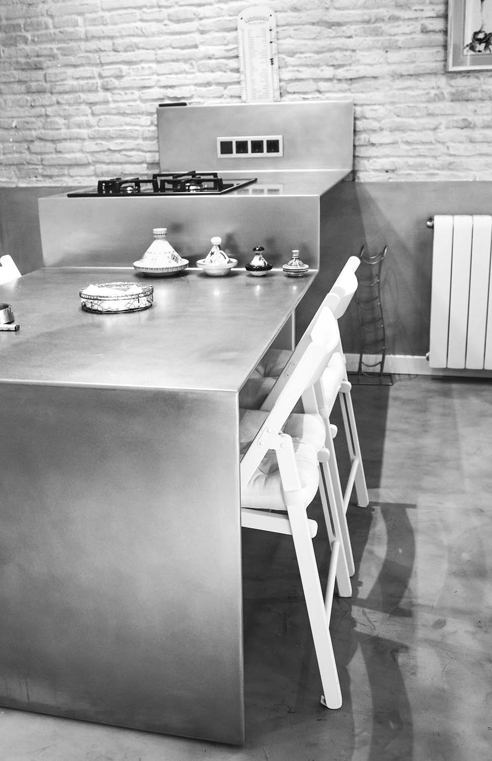 el ático y la cocina como una escalera